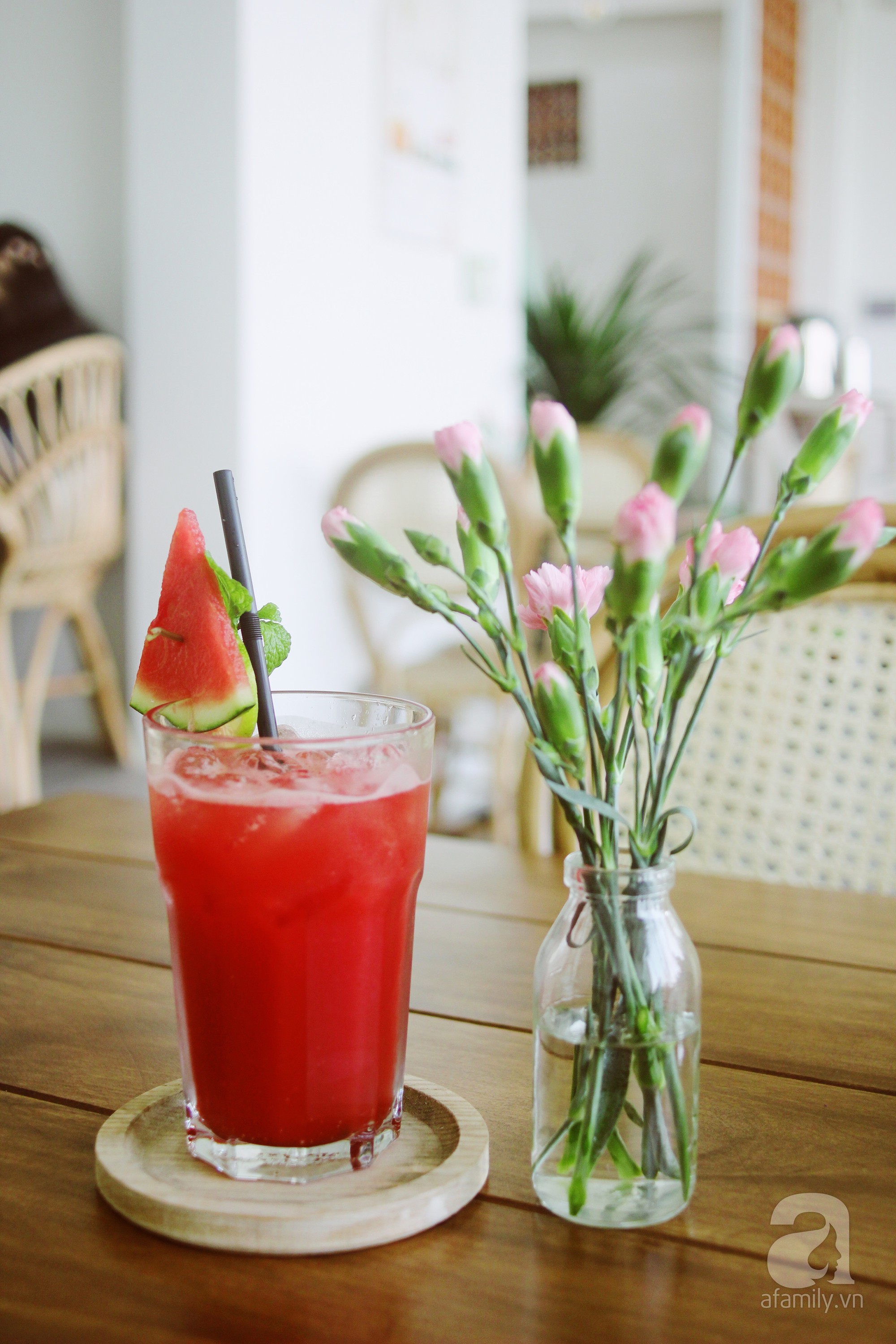 H&agrave; Nội: 5 qu&aacute;n cafe bước v&agrave;o l&agrave; thấy ấm sực, cặp đ&ocirc;i hay c&aacute;c n&agrave;ng FA đều c&oacute; thể gh&eacute; để lấy cảm hứng cho tuần mới - Ảnh 10.