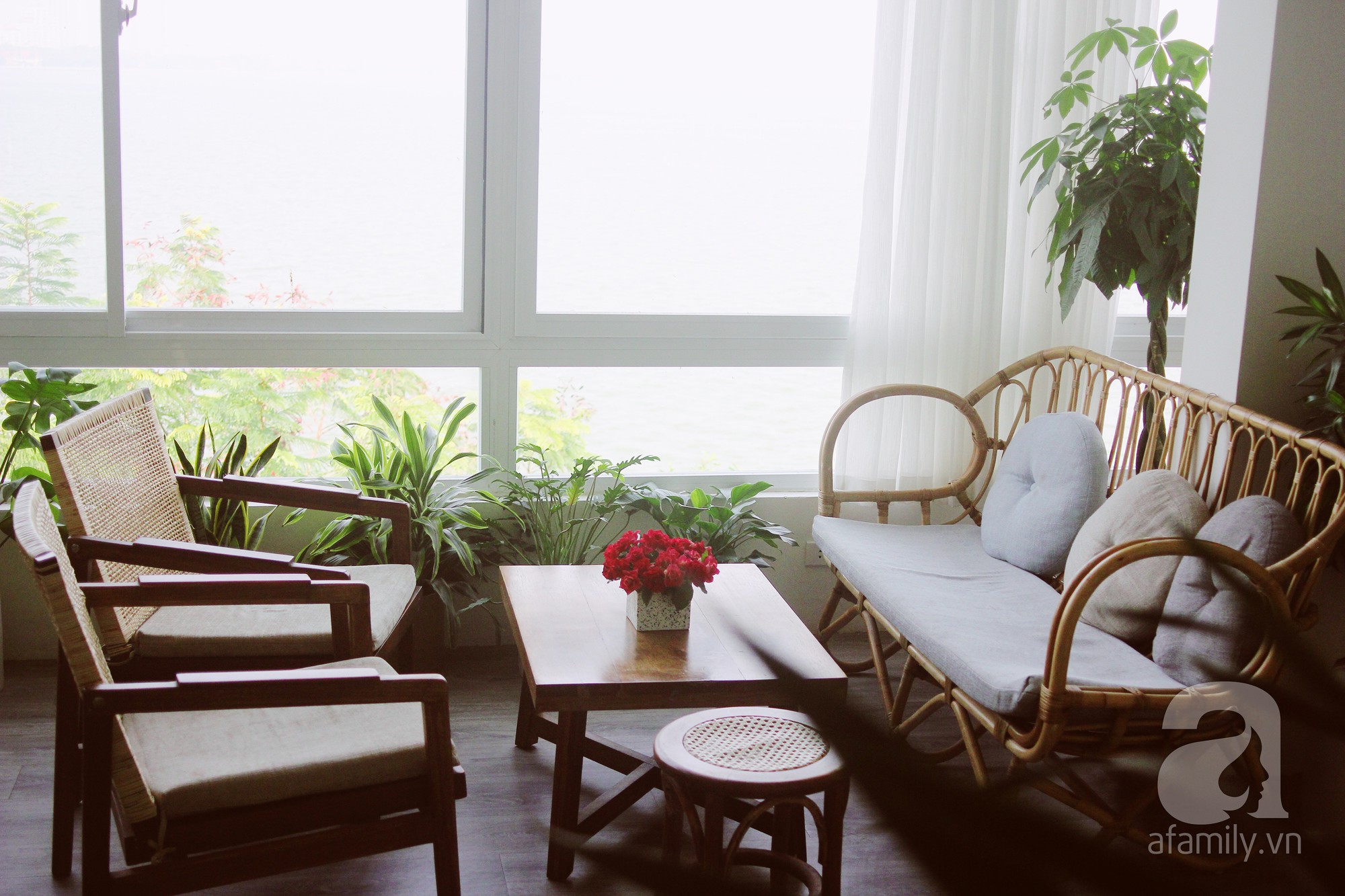 H&agrave; Nội: 5 qu&aacute;n cafe bước v&agrave;o l&agrave; thấy ấm sực, cặp đ&ocirc;i hay c&aacute;c n&agrave;ng FA đều c&oacute; thể gh&eacute; để lấy cảm hứng cho tuần mới - Ảnh 9.