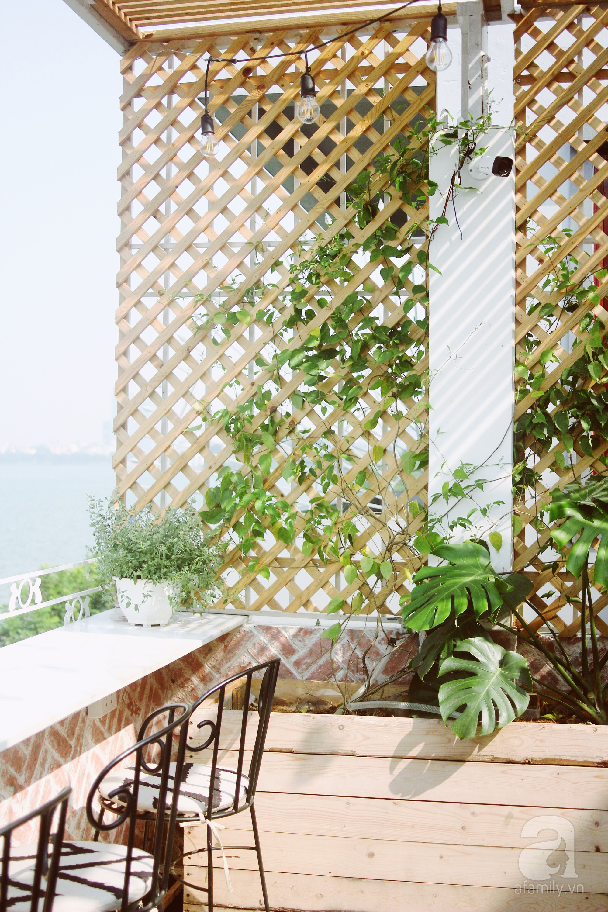 H&agrave; Nội: 5 qu&aacute;n cafe bước v&agrave;o l&agrave; thấy ấm sực, cặp đ&ocirc;i hay c&aacute;c n&agrave;ng FA đều c&oacute; thể gh&eacute; để lấy cảm hứng cho tuần mới - Ảnh 15.