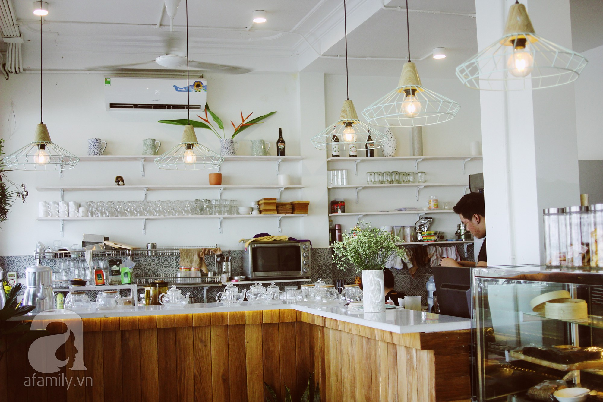 H&agrave; Nội: 5 qu&aacute;n cafe bước v&agrave;o l&agrave; thấy ấm sực, cặp đ&ocirc;i hay c&aacute;c n&agrave;ng FA đều c&oacute; thể gh&eacute; để lấy cảm hứng cho tuần mới - Ảnh 16.