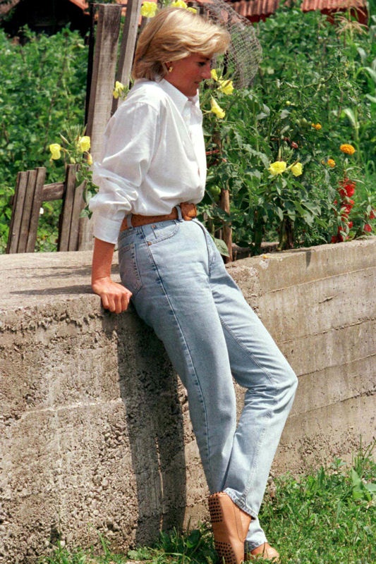 Đẹp như công nương Diana thì chỉ mặc quần jeans cũng xuất sắc hơn người - Ảnh 8.