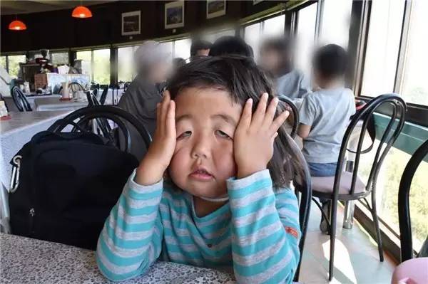 Bị mẹ dìm hàng không thương tiếc nhưng biểu cảm mặt xấu của cô bé 5 tuổi vẫn khiến dân mạng điêu đứng - Ảnh 30.