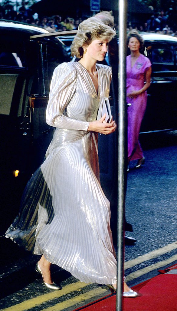 20 khoảnh khắc khiến người ta tin rằng công nương Diana thực sự là một biểu tượng thời trang chân chính - Ảnh 17.