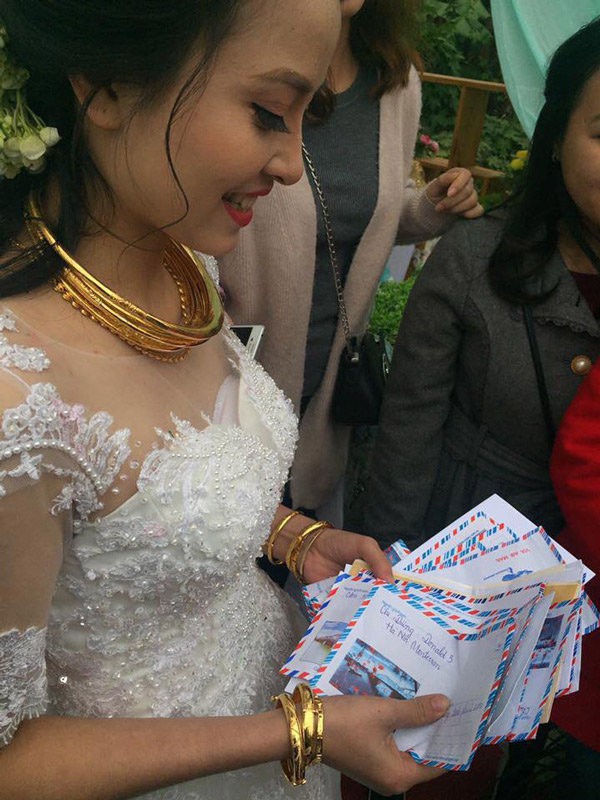 Những đám cưới “tặng vàng nặng cả cân” đeo trĩu cổ, cô dâu không còn là nhân vật chính - Ảnh 10. Những đám cưới “tặng vàng nặng cả cân” đeo trĩu cổ, cô dâu không còn là nhân vật chính - Ảnh 10.