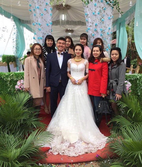Những đám cưới “tặng vàng nặng cả cân” đeo trĩu cổ, cô dâu không còn là nhân vật chính - Ảnh 11. Những đám cưới “tặng vàng nặng cả cân” đeo trĩu cổ, cô dâu không còn là nhân vật chính - Ảnh 11.