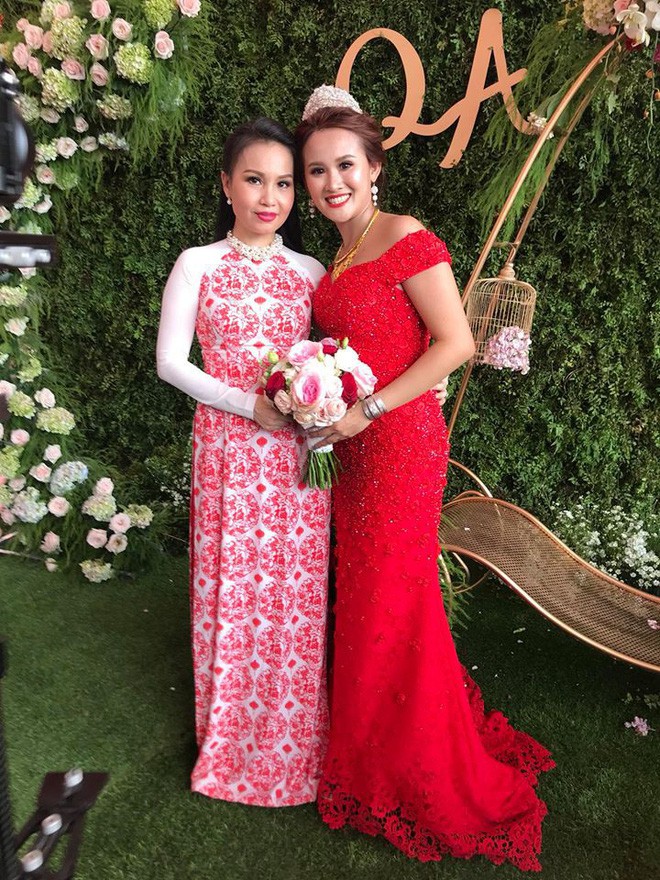 Những đám cưới “tặng vàng nặng cả cân” đeo trĩu cổ, cô dâu không còn là nhân vật chính - Ảnh 3. Những đám cưới “tặng vàng nặng cả cân” đeo trĩu cổ, cô dâu không còn là nhân vật chính - Ảnh 3.