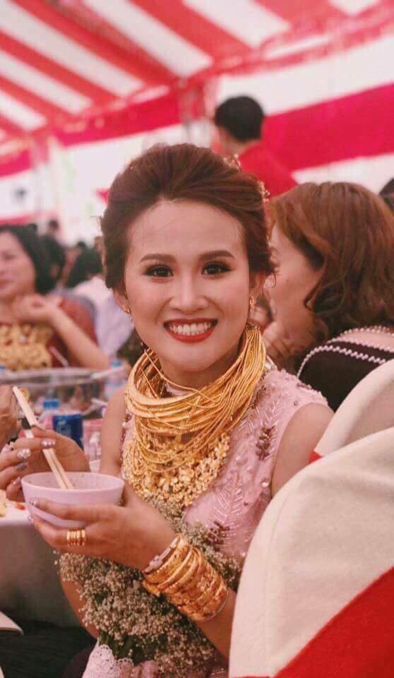 Những đám cưới “tặng vàng nặng cả cân” đeo trĩu cổ, cô dâu không còn là nhân vật chính - Ảnh 5. Những đám cưới “tặng vàng nặng cả cân” đeo trĩu cổ, cô dâu không còn là nhân vật chính - Ảnh 5.