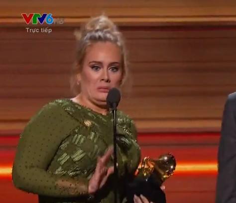 Khoảnh khắc đáng nhớ nhất Grammy 2017: Adele bẻ kèn, Katy Perry chế nhạo Britney Spears? - Ảnh 2.