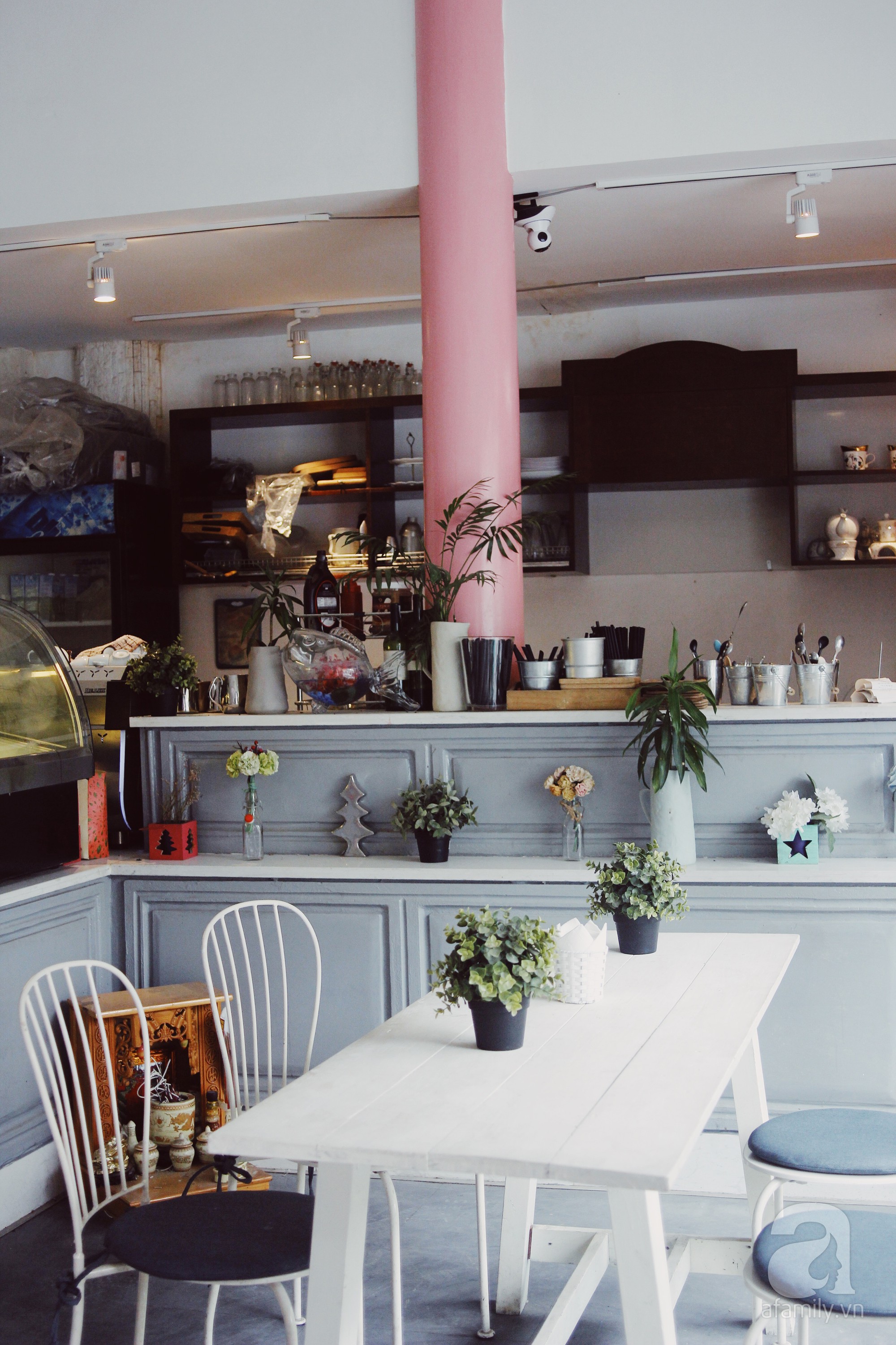 H&agrave; Nội: 5 qu&aacute;n cafe bước v&agrave;o l&agrave; thấy ấm sực, cặp đ&ocirc;i hay c&aacute;c n&agrave;ng FA đều c&oacute; thể gh&eacute; để lấy cảm hứng cho tuần mới - Ảnh 24.