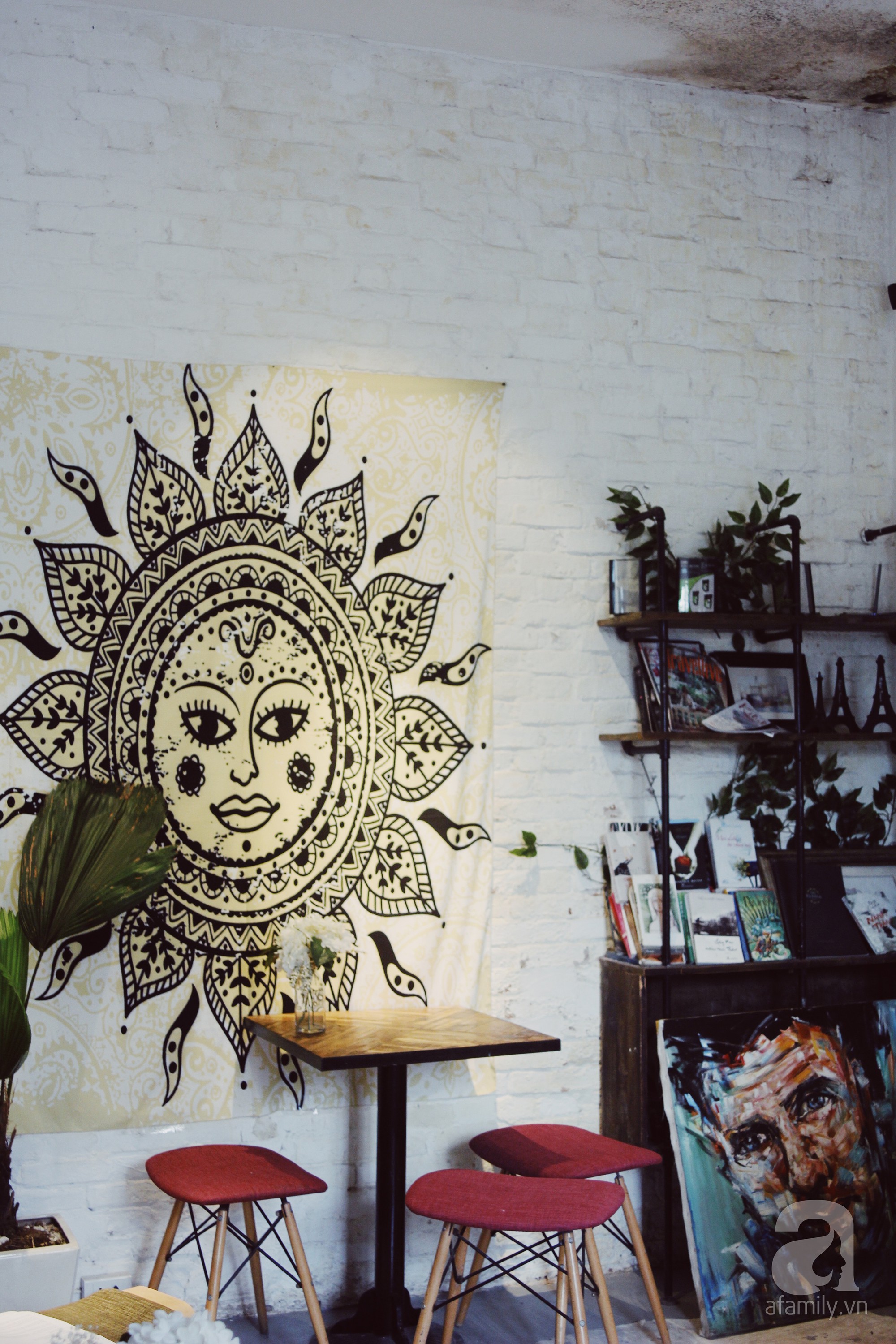 H&agrave; Nội: 5 qu&aacute;n cafe bước v&agrave;o l&agrave; thấy ấm sực, cặp đ&ocirc;i hay c&aacute;c n&agrave;ng FA đều c&oacute; thể gh&eacute; để lấy cảm hứng cho tuần mới - Ảnh 25.