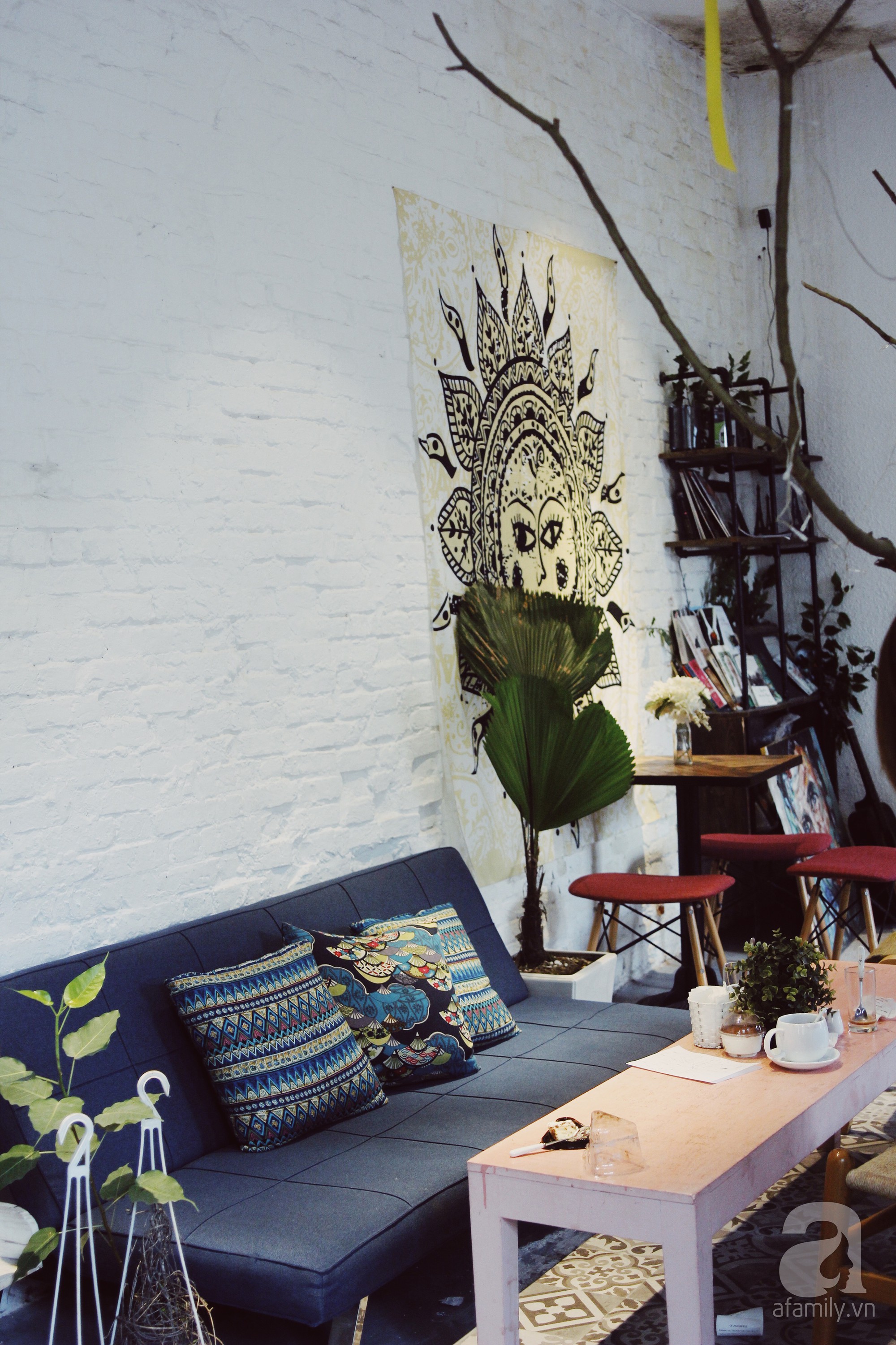 H&agrave; Nội: 5 qu&aacute;n cafe bước v&agrave;o l&agrave; thấy ấm sực, cặp đ&ocirc;i hay c&aacute;c n&agrave;ng FA đều c&oacute; thể gh&eacute; để lấy cảm hứng cho tuần mới - Ảnh 26.