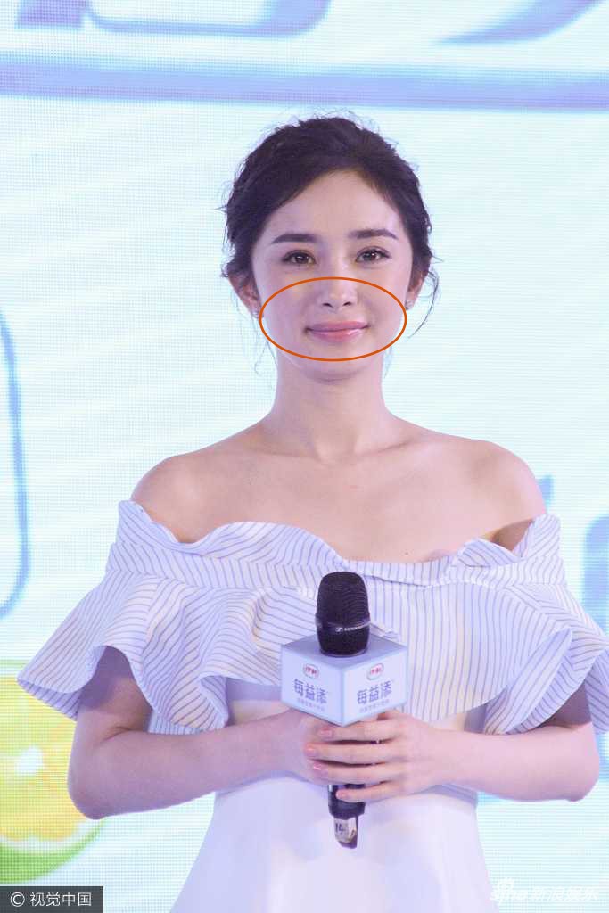 Sau hạ g&ograve; m&aacute; th&igrave; phương ph&aacute;p lấp đầy r&acirc;u rồng sẽ gi&uacute;p c&aacute;c chị em trẻ ra v&agrave;i chục tuổi - Ảnh 1.