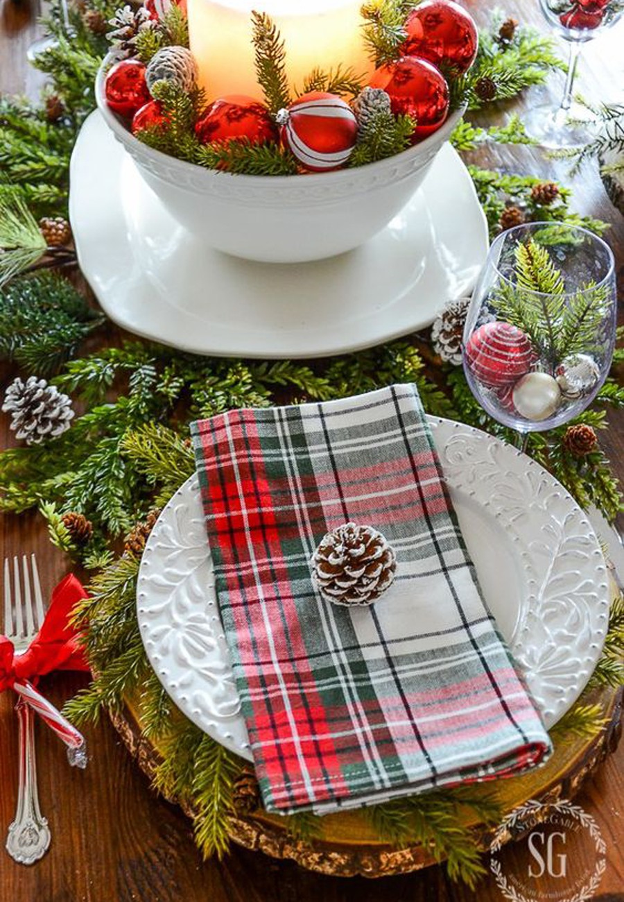 Trang trí bàn ăn thật lung linh và ấm cúng cho đêm Giáng sinh an lành