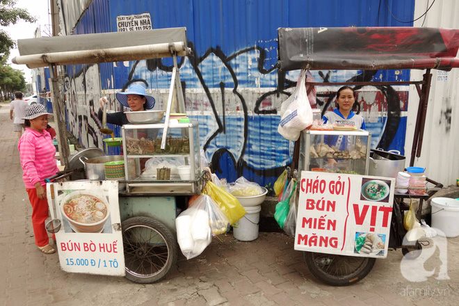 Bò và Vịt đôi chị em bán hàng dễ thương nhất Sài Gòn: Thân như ruột thịt, đắt thì đắt chung, ế cũng ế cùng - Ảnh 1.