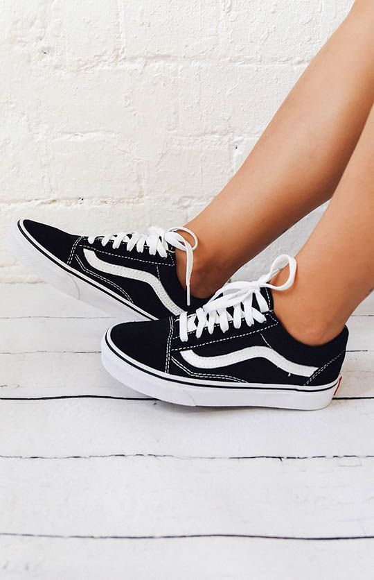 Dù ngoài kia có la liệt những thiết kế mới, thì phái đẹp vẫn luôn mê mệt 5 đôi sneaker này - Ảnh 9.