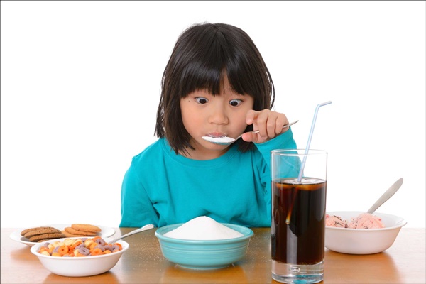 Ngộ nhận sai lầm từ những đồ bổ béo mà cha mẹ cho con ăn hàng ngày khiến trẻ dậy thì sớm - Ảnh 1.