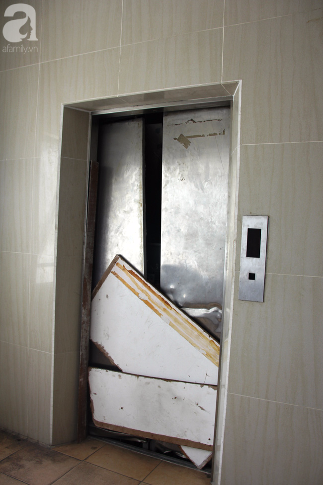 Vừa sống vừa run trong chung cư có thang máy hỏng bị rút ruột, sâu hun hút chờ nuốt người - Ảnh 2.