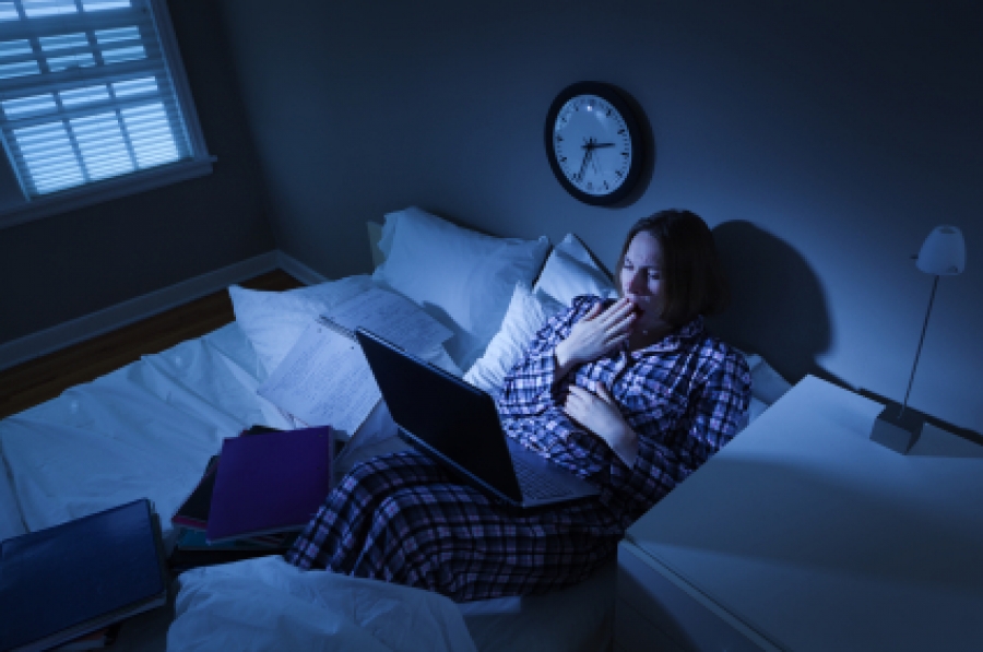 Ngủ muộn đồng nghĩa với việc tự sát, nhiều người không hề hay biết