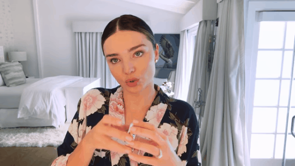 Cứ tưởng ngày cưới là trang điểm cầu kỳ lắm, nhưng hóa ra Miranda Kerr chỉ trang điểm nhẹ nhàng thế này thôi - Ảnh 7. Cứ tưởng ngày cưới là trang điểm cầu kỳ lắm, nhưng hóa ra Miranda Kerr chỉ trang điểm nhẹ nhàng thế này thôi - Ảnh 7.