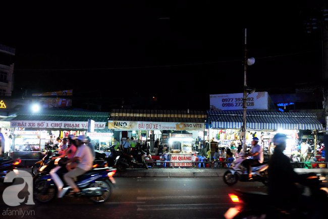 Ghé chợ hàng rong Sài Gòn nghe chuyện phố, nếm nhộn nhịp đô thành - Ảnh 2.