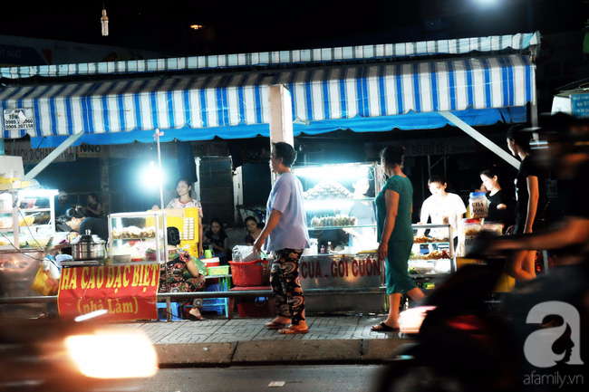 Ghé chợ hàng rong Sài Gòn nghe chuyện phố, nếm nhộn nhịp đô thành - Ảnh 12.