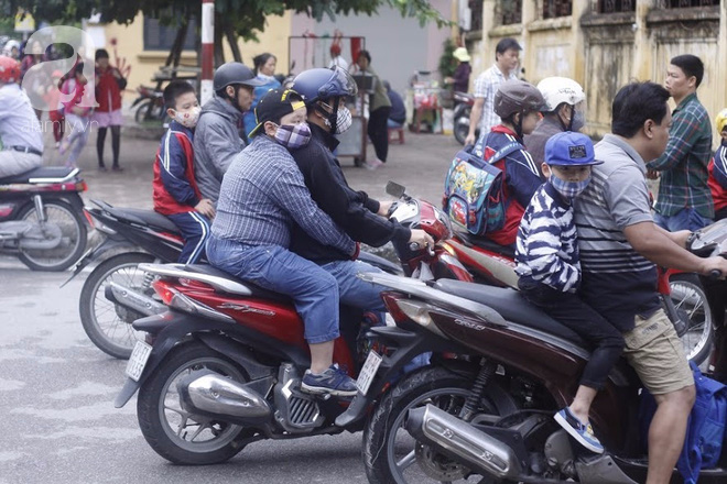 Những vòng tay ôm, những nụ hôn ngọt ngào đêm Hà Nội 17 độ - Ảnh 16.