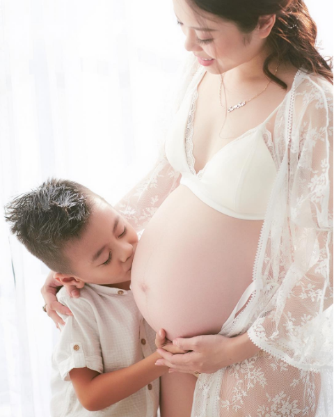 Hotmom Hằng túi lại khiến chị em ghen thầm với bộ ảnh bầu lần 3 đẹp viên mãn bên chồng con - Ảnh 7.