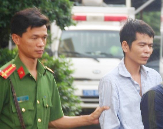 9 lần hãm hiếp bé gái 12 tuổi, yêu râu xanh lãnh án 18 năm tù - Ảnh 1. 9 lần hãm hiếp bé gái 12 tuổi, yêu râu xanh lãnh án 18 năm tù - Ảnh 1.