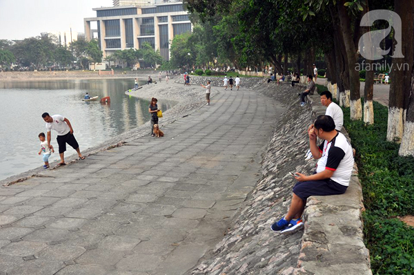Chùm ảnh: Người dân Thủ đô tận hưởng khoảnh khắc thanh bình ở hồ Thành Công - Ảnh 4.