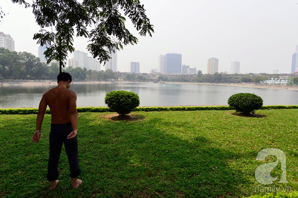 Chùm ảnh: Người dân Thủ đô tận hưởng khoảnh khắc thanh bình ở hồ Thành Công - Ảnh 14.