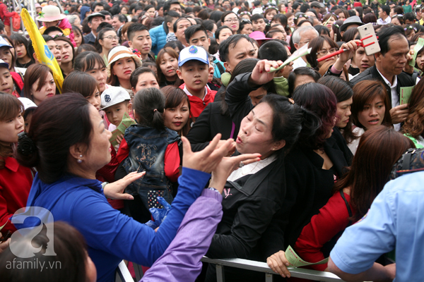 BTC lễ hội hoa hồng ở Hà Nội: Lễ hội diễn ra trật tự, khách đến tham dự đều cảm thấy hân hoan - Ảnh 7.