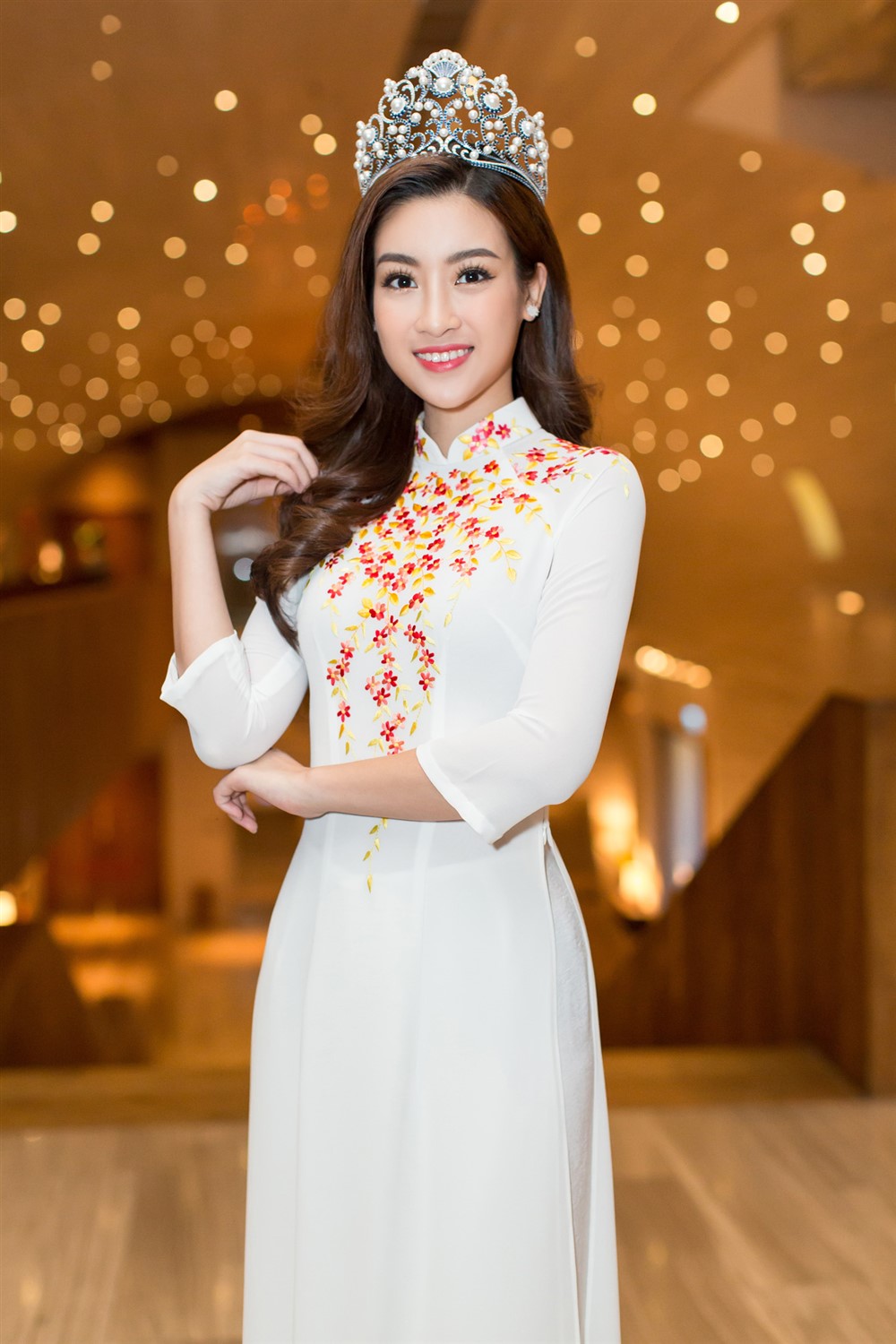 Hoa hậu Mỹ Linh đẹp nổi bật bên cạnh Hoa hậu Lào và Campuchia