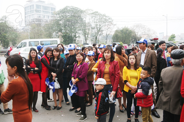 Lễ hội hoa hồng ở Hà Nội: Mới 1 ngày đã hết vé, người dân vạ vật mua vé chợ đen 250.000₫ - Ảnh 3.