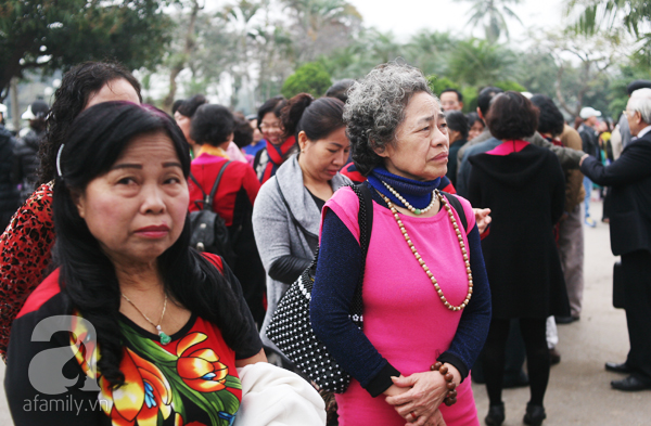 Lễ hội hoa hồng ở Hà Nội: Mới 1 ngày đã hết vé, người dân vạ vật mua vé chợ đen 250.000₫ - Ảnh 10.
