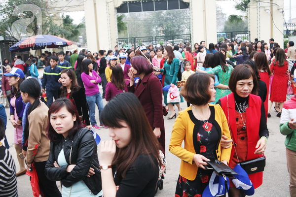 Lễ hội hoa hồng ở Hà Nội: Mới 1 ngày đã hết vé, người dân vạ vật mua vé chợ đen 250.000₫ - Ảnh 8.