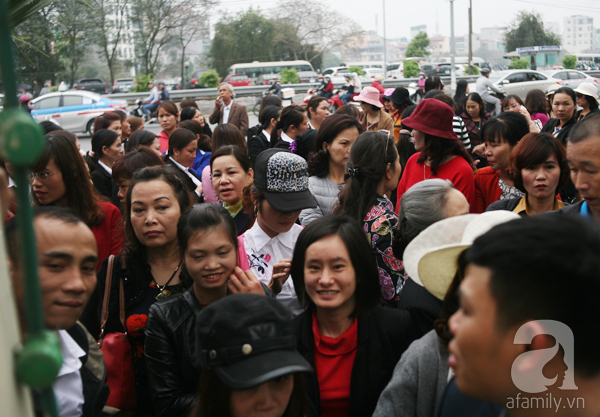 Lễ hội hoa hồng ở Hà Nội: Mới 1 ngày đã hết vé, người dân vạ vật mua vé chợ đen 250.000₫ - Ảnh 5.
