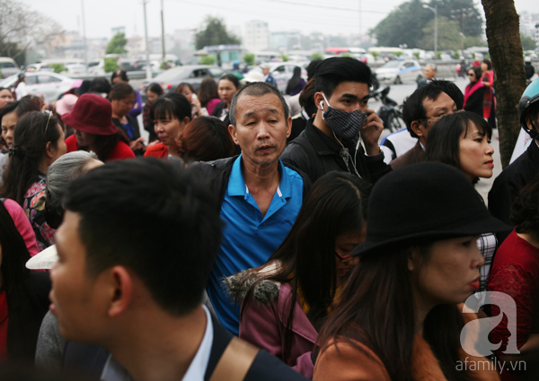 Lễ hội hoa hồng ở Hà Nội: Mới 1 ngày đã hết vé, người dân vạ vật mua vé chợ đen 250.000₫ - Ảnh 4.