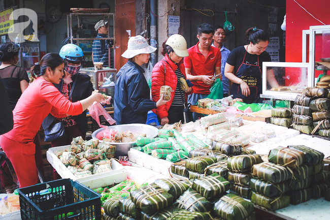 Những ngày đầu năm dần trôi đi, bỗng khắc khoải hoài mong không khí rộn ràng chợ giáp Tết - Ảnh 19.