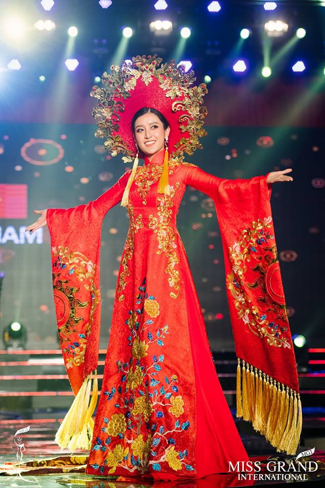 Huyền My tiếp tục giữ vị trí thứ 2 trong phần thi trang phục dân tộc Miss Grand International 2017 - Ảnh 2.