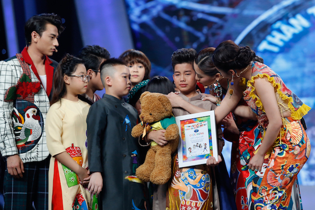 Xuất hiện bé 11 tuổi xinh xắn khiến Văn Mai Hương phải gọi là thần đồng của Idol Kids - Ảnh 2.