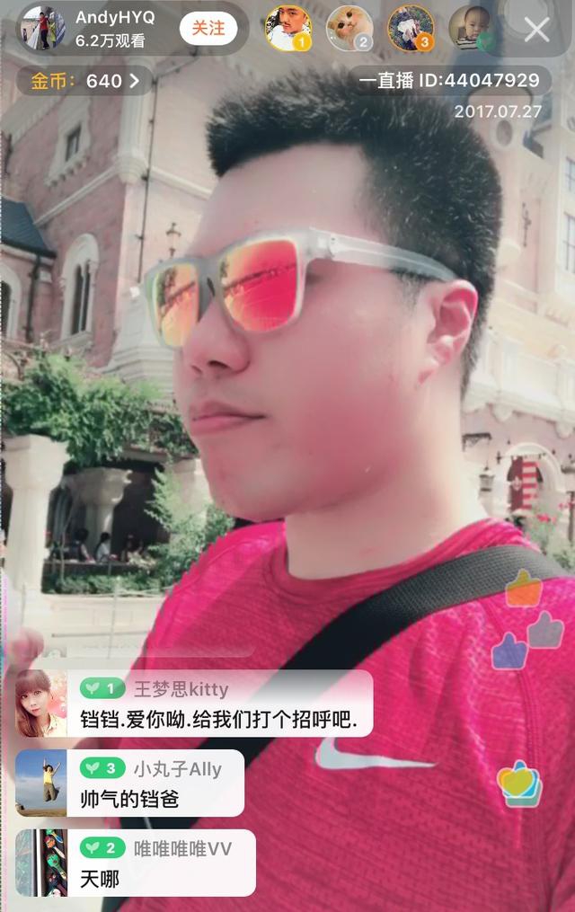 Chồng cũ Huỳnh Dịch bị chỉ trích mải sống ảo khiến con mệt lả dưới trời nắng 40 độ - Ảnh 2.
