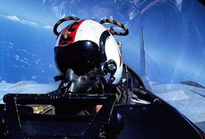 Tom Cruise v&agrave; những lần lăn xả khiến kh&aacute;n giả phục s&aacute;t đất - Ảnh 8.