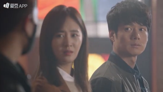 Nổi da gà lẫn rơi nước mắt xem cảnh Ji Sung dẫn con gái ra đầu thú - Ảnh 11.