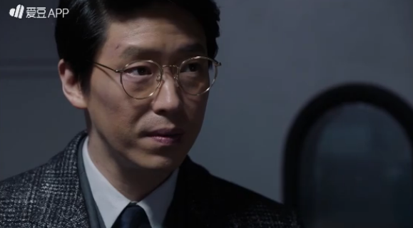 Nổi da gà lẫn rơi nước mắt xem cảnh Ji Sung dẫn con gái ra đầu thú - Ảnh 9.