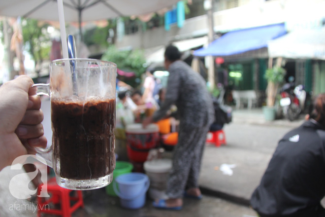 Chuyện kể từ đôi bàn tay kỳ dị của dì Tám bán cacao bánh mì, mấy mươi năm làm người Sài Gòn thương nhớ - Ảnh 12.