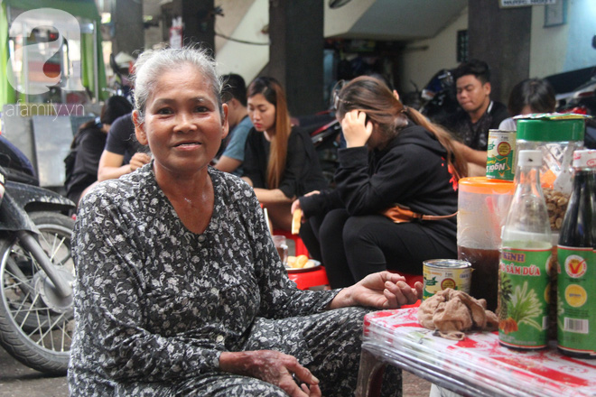 Chuyện kể từ đôi bàn tay kỳ dị của dì Tám bán cacao bánh mì, mấy mươi năm làm người Sài Gòn thương nhớ - Ảnh 14.