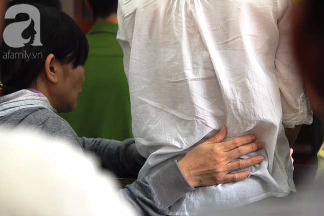 Vụ nữ sinh Sài Gòn bị tạt axit: Các bị cáo quanh co chối tội - Ảnh 11.