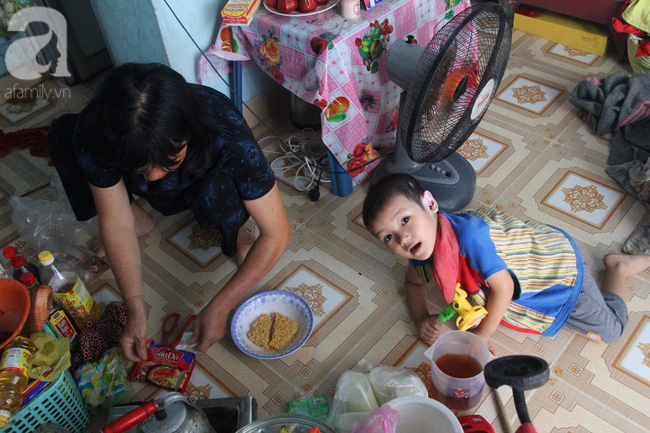 Người mẹ bán vé số vừa thất lạc đứa con út 3 tuổi ở Sài Gòn có tới 11 đứa con - Ảnh 6. Người mẹ bán vé số vừa thất lạc đứa con út 3 tuổi ở Sài Gòn có tới 11 đứa con - Ảnh 6.
