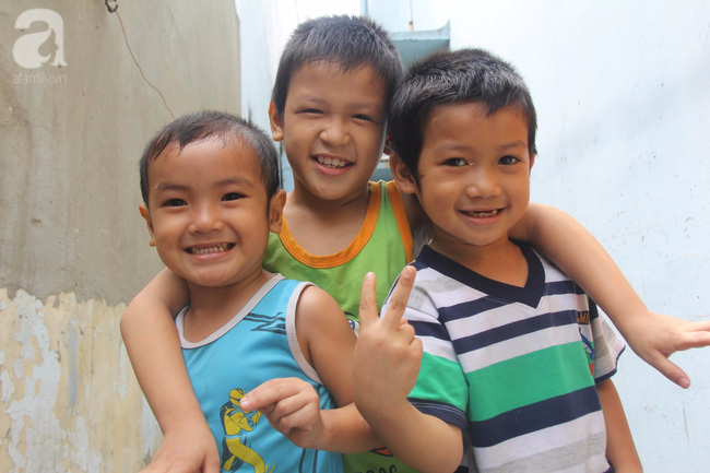 Người mẹ bán vé số vừa thất lạc đứa con út 3 tuổi ở Sài Gòn có tới 11 đứa con - Ảnh 8. Người mẹ bán vé số vừa thất lạc đứa con út 3 tuổi ở Sài Gòn có tới 11 đứa con - Ảnh 8.