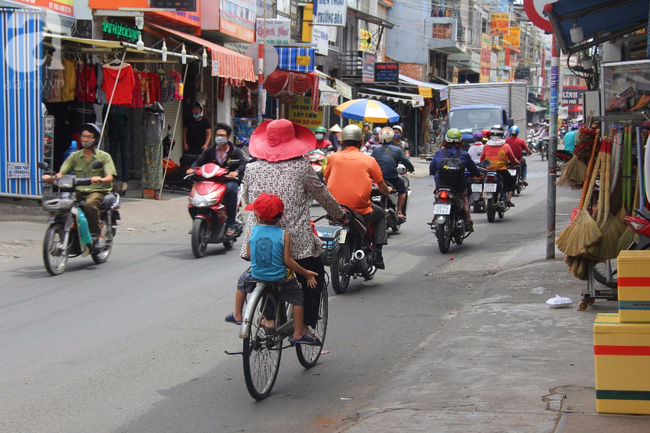 Người mẹ bán vé số vừa thất lạc đứa con út 3 tuổi ở Sài Gòn có tới 11 đứa con - Ảnh 14. Người mẹ bán vé số vừa thất lạc đứa con út 3 tuổi ở Sài Gòn có tới 11 đứa con - Ảnh 14.